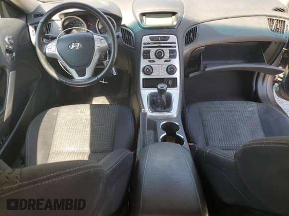 2010 Hyundai Genesis Coupe Premium z VIN KMHHT6KD4AU014924, wystawiony jako Copart lot #65768285 z przebiegiem 72 106 mil mil oraz Szkoda całkowita • Salvage title. Historia ofert i sprzedaży dostępna na DreamBid. Obrazek 8.