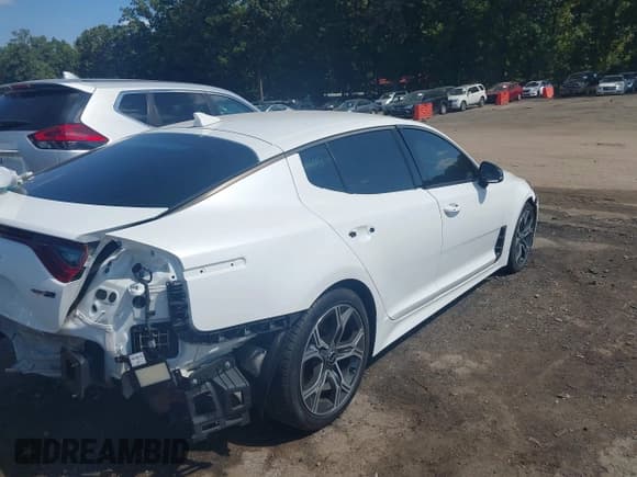 ✅ 2020 Kia Stinger GT-Line • VIN: KNAE15LA3L6083846 • Lot: 40334265. Listed on IAAI with 83,627 mi. Free auction sales archive from the USA and detailed vehicle history report at DreamBid. Image 4.