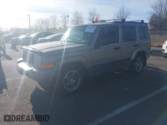 ✅ 2006 Jeep Commander • VIN: 1J8HG48N06C128017 • Lot: 41691941. Wystawiony na IAAI z przebiegiem 143 839 mil. Bezpłatny archiwum sprzedaży aukcyjnych z USA i szczegółowy raport historii pojazdu na DreamBid. Zdjęcie 2.