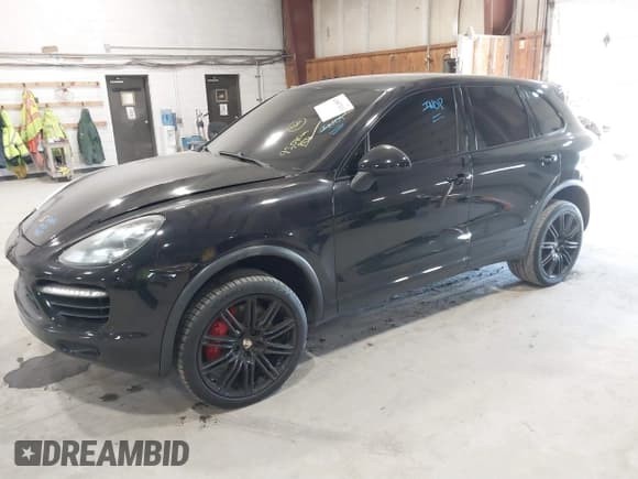✅ 2013 Porsche Cayenne Turbo • VIN: WP1AC2A28DLA91450 • Lot: 41887111. Wystawiony na IAAI z przebiegiem 93 090 mil. Bezpłatny archiwum sprzedaży aukcyjnych z USA i szczegółowy raport historii pojazdu na DreamBid. Zdjęcie 21.
