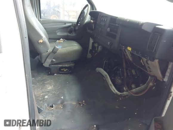 ✅ 2014 Chevrolet Express Cargo • VIN: 1GCWGFCA4E1208087 • Lot: 43831417. Listed on IAAI with 255,865 mi. Free auction sales archive from the USA and detailed vehicle history report at DreamBid. Image 5.