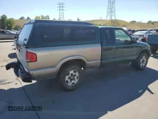 1998 Chevrolet S-10 LS z VIN 1GCDT19X3W8233475, wystawiony jako Copart lot #73355824 z przebiegiem 211 954 mil mil oraz Szkoda całkowita • Salvage title. Historia ofert i sprzedaży dostępna na DreamBid. Obrazek 3.