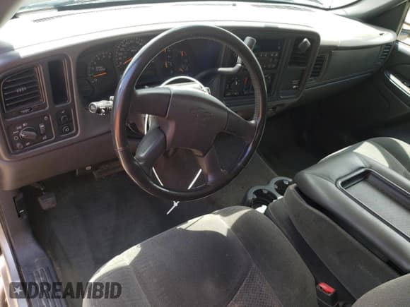 ✅ 2004 Chevrolet Silverado 1500 LS • VIN: 2GCEC19V941138194 • Lot: 67627705. Wystawiony na Copart z przebiegiem 156 592 mil. Bezpłatny archiwum sprzedaży aukcyjnych z USA i szczegółowy raport historii pojazdu na DreamBid. Zdjęcie 8.