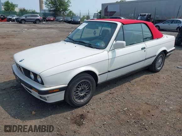 1991 BMW 3 Series z VIN WBABB2315MEC25347, wystawiony jako IAAI lot #42422155 z przebiegiem 163 909 mil mil oraz . Historia ofert i sprzedaży dostępna na DreamBid. Obrazek 16.