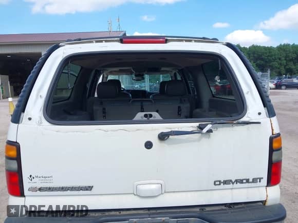 2005 Chevrolet Suburban LS z VIN 1GNFK16ZX5J202174, wystawiony jako IAAI lot #42670445 z przebiegiem 228 129 mil mil oraz . Historia ofert i sprzedaży dostępna na DreamBid. Obrazek 6.