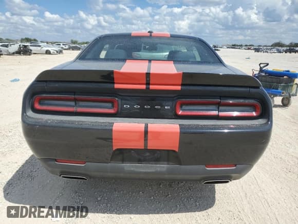 ✅ 2018 Dodge Challenger SXT Plus • VIN: 2C3CDZAG2JH325302 • Lot: 70904764. Wystawiony na Copart z przebiegiem 71 681 mil. Bezpłatny archiwum sprzedaży aukcyjnych z USA i szczegółowy raport historii pojazdu na DreamBid. Zdjęcie 6.