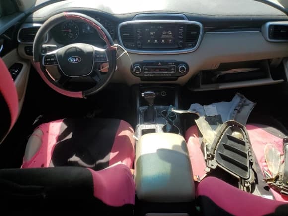 ✅ 2019 Kia Sorento LX • VIN: 5XYPG4A55KG559049 • Lot: 84873205. Listed on Copart with 166,826 mi. Free auction sales archive from the USA and detailed vehicle history report at DreamBid. Image 8.