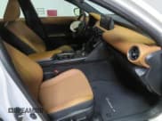 ✅ 2023 Lexus IS 300 • VIN: JTHDA1D21P5127108 • Lot: 74550844. Wystawiony na Copart z przebiegiem 5 366 mil. Bezpłatny archiwum sprzedaży aukcyjnych z USA i szczegółowy raport historii pojazdu na DreamBid. Zdjęcie 5.