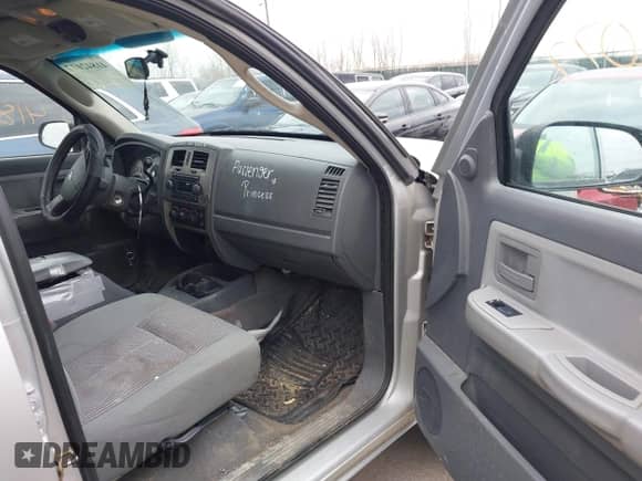 2007 Dodge Dakota SLT with VIN 1D7HW48K77S129162, listed as a IAAI auction lot 41842077 with 186,172 mi miles and . Bid and sale history available at DreamBid. Image 5.