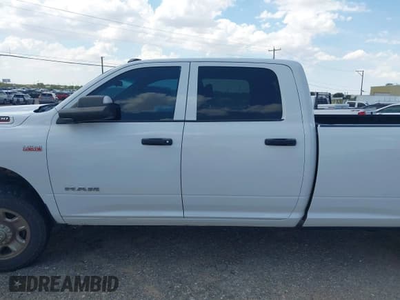 ✅ 2022 Ram 2500 Tradesman • VIN: 3C6UR5HJ3NG129846 • Lot: 43115859. Wystawiony na IAAI z przebiegiem 150 916 mil. Bezpłatny archiwum sprzedaży aukcyjnych z USA i szczegółowy raport historii pojazdu na DreamBid. Zdjęcie 13.