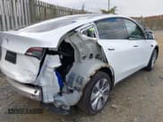 ✅ 2023 Tesla Model Y Long Range • VIN: 7SAYGDEE2PA192866 • Lot: 43584047. Wystawiony na IAAI z przebiegiem 18 086 mil. Bezpłatny archiwum sprzedaży aukcyjnych z USA i szczegółowy raport historii pojazdu na DreamBid. Zdjęcie 4.