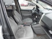 ✅ 2006 Saturn VUE • VIN: 5GZCZ33D66S835888 • Lot: 41513629. Wystawiony na IAAI z przebiegiem 171 887 mil. Bezpłatny archiwum sprzedaży aukcyjnych z USA i szczegółowy raport historii pojazdu na DreamBid. Zdjęcie 5.