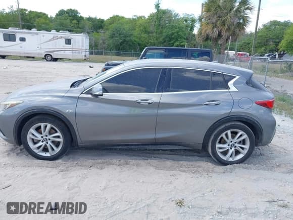 ✅ 2018 Infiniti QX30 Premium • VIN: SJKCH5CPXJA003377 • Lot: 41876556. Wystawiony na IAAI z przebiegiem 91 673 mil. Bezpłatny archiwum sprzedaży aukcyjnych z USA i szczegółowy raport historii pojazdu na DreamBid. Zdjęcie 14.
