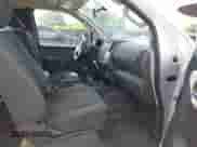 2015 Nissan Frontier S z VIN 1N6BD0CT6FN753673, wystawiony jako IAAI lot #42535410 z przebiegiem 139 261 mil mil oraz . Historia ofert i sprzedaży dostępna na DreamBid. Obrazek 5.