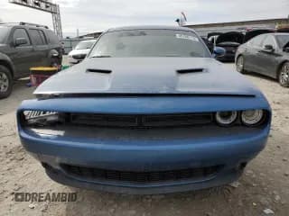 ✅ 2022 Dodge Challenger SXT • VIN: 2C3CDZGG5NH104953 • Lot: 45166113. Wystawiony na Copart z przebiegiem Nie podano. Bezpłatny archiwum sprzedaży aukcyjnych z USA i szczegółowy raport historii pojazdu na DreamBid. Zdjęcie 5.