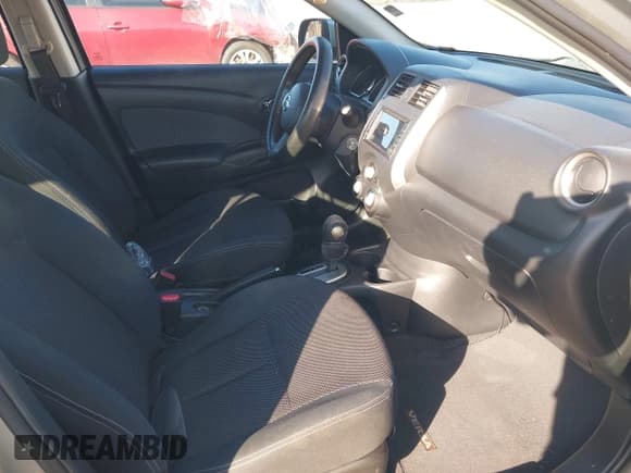 ✅ 2014 Nissan Versa SV • VIN: 3N1CN7AP6EL831132 • Лот: 43754631. Опубликован ранее на IAAI с пробегом 104 735 миль. Бесплатный доступ к архиву аукционных продаж из США и подробный отчёт об истории автомобиля на DreamBid. Изображение 5.