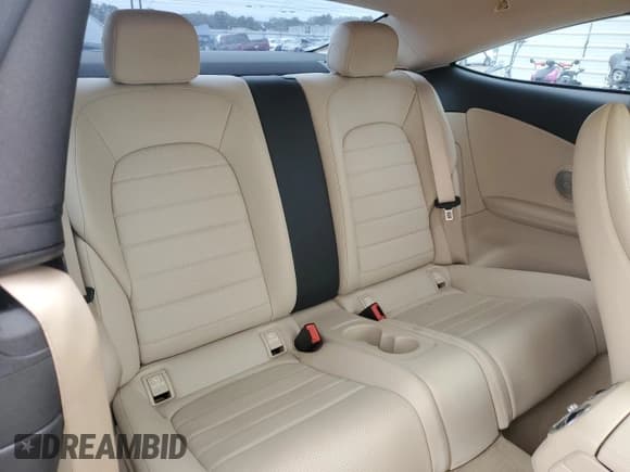 ✅ 2017 Mercedes-Benz C 300 • VIN: WDDWJ4JB6HF512424 • Лот: 87275415. Опубликован ранее на Copart с пробегом 99 365 миль. Бесплатный доступ к архиву аукционных продаж из США и подробный отчёт об истории автомобиля на DreamBid. Изображение 10.