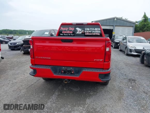 ✅ 2021 Chevrolet Silverado 1500 RST • VIN: 3GCUYEEDXMG230939 • Lot: 42257836. Wystawiony na IAAI z przebiegiem 122 201 mil. Bezpłatny archiwum sprzedaży aukcyjnych z USA i szczegółowy raport historii pojazdu na DreamBid. Zdjęcie 17.