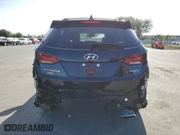 ✅ 2018 Hyundai Santa Fe 2.4L • VIN: 5XYZU3LB0JG561143 • Lot: 46826633. Wystawiony na Copart z przebiegiem 66 467 mil mil. Skorzystaj z bezpłatnego archiwum sprzedaży aukcyjnych z USA i zobacz szczegółowy raport historii pojazdu na DreamBid. Zdjęcie 6.