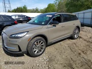 ✅ 2025 Lincoln Corsair Premiere • VIN: 5LMCJ1DA5SUL09230 • Lot: 53868415. Wystawiony na Copart z przebiegiem 1 441 mil. Bezpłatny archiwum sprzedaży aukcyjnych z USA i szczegółowy raport historii pojazdu na DreamBid. Zdjęcie 1.