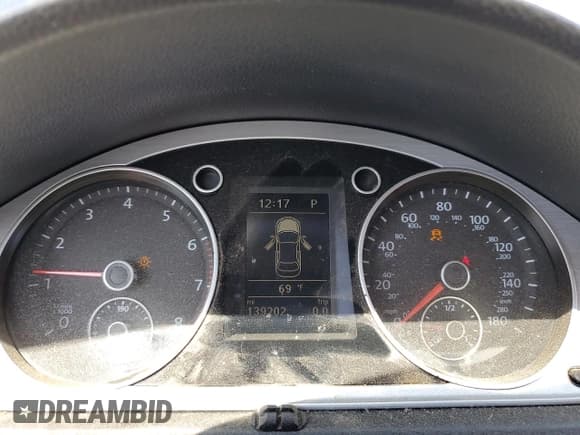 ✅ 2014 Volkswagen CC Sport • VIN: WVWBP7AN0EE506087 • Lot: 54996035. Wystawiony na Copart z przebiegiem 139 202 mil. Bezpłatny archiwum sprzedaży aukcyjnych z USA i szczegółowy raport historii pojazdu na DreamBid. Zdjęcie 9.