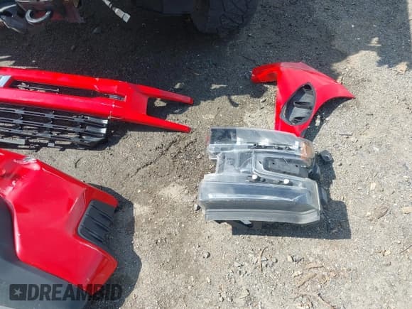 ✅ 2021 Chevrolet Silverado 1500 RST • VIN: 3GCUYEET3MG176410 • Лот: 42119458. Опубликован ранее на IAAI с пробегом 106 132 миль. Бесплатный доступ к архиву аукционных продаж из США и подробный отчёт об истории автомобиля на DreamBid. Изображение 19.