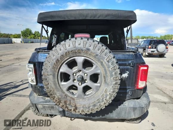 ✅ 2021 Ford Bronco • VIN: 1FMDE5BH0MLB04149 • Lot: 71903575. Wystawiony na Copart z przebiegiem 42 916 mil. Bezpłatny archiwum sprzedaży aukcyjnych z USA i szczegółowy raport historii pojazdu na DreamBid. Zdjęcie 6.