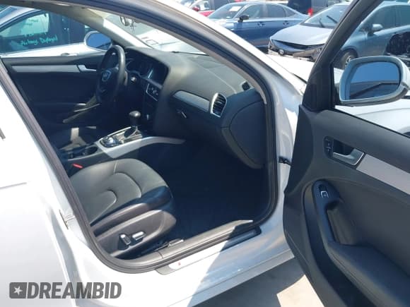 ✅ 2014 Audi A4 Premium • VIN: WAUAFAFLXEN022556 • Lot: 43169357. Wystawiony na IAAI z przebiegiem 80 611 mil. Bezpłatny archiwum sprzedaży aukcyjnych z USA i szczegółowy raport historii pojazdu na DreamBid. Zdjęcie 5.