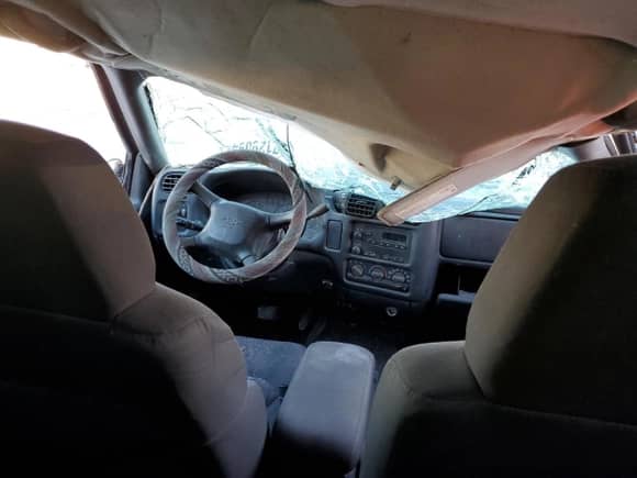 2005 Chevrolet Blazer LS z VIN 1GNDT13X35K120000, wystawiony jako Copart lot #87129694 z przebiegiem Nie podano mil oraz Czysty tytuł • Clean title. Historia ofert i sprzedaży dostępna na DreamBid. Obrazek 8.