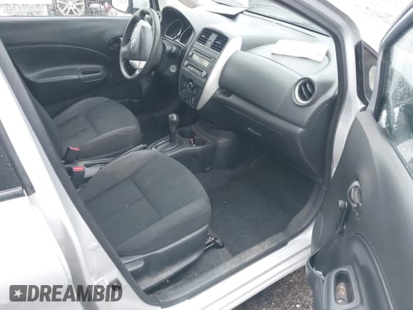 ✅ 2016 Nissan Note S Plus • VIN: 3N1CE2CP4GL386814 • Lot: 42238091. Wystawiony na IAAI z przebiegiem 61 847 mil. Bezpłatny archiwum sprzedaży aukcyjnych z USA i szczegółowy raport historii pojazdu na DreamBid. Zdjęcie 5.