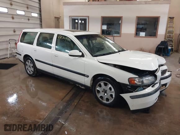 ✅ 2001 Volvo V70 • VIN: YV1SW53D011006843 • Лот: 41582749. Опубликован ранее на IAAI с пробегом 243 272 миль. Бесплатный доступ к архиву аукционных продаж из США и подробный отчёт об истории автомобиля на DreamBid. Изображение 1.