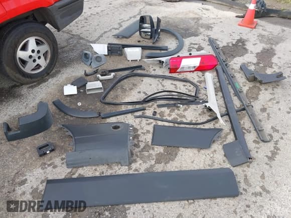 ✅ 2019 Ford Transit • VIN: 1FTYR2CM3KKA93185 • Lot: 43568775. Wystawiony na IAAI z przebiegiem 98 704 mil. Bezpłatny archiwum sprzedaży aukcyjnych z USA i szczegółowy raport historii pojazdu na DreamBid. Zdjęcie 12.