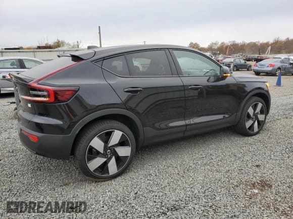 ✅ 2023 Volvo C40 Ultimate • VIN: YV4ED3GM6P2066021 • Lot: 75448183. Wystawiony na Copart z przebiegiem Nie podano. Bezpłatny archiwum sprzedaży aukcyjnych z USA i szczegółowy raport historii pojazdu na DreamBid. Zdjęcie 3.