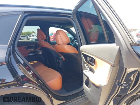 ✅ 2023 Mercedes-Benz GLC 300 • VIN: W1NKM4HB7PU012846 • Lot: 43043389. Listed on IAAI with 45,005 mi. Free auction sales archive from the USA and detailed vehicle history report at DreamBid. Image 8.