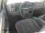 1999 Chevrolet Silverado 1500 z VIN 1GCEK19R6XR145346, wystawiony jako Copart lot #79735614 z przebiegiem 237 998 mil mil oraz Szkoda całkowita • Salvage title. Historia ofert i sprzedaży dostępna na DreamBid. Obrazek 8.