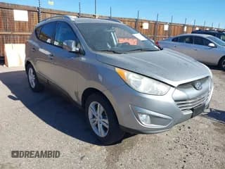 ✅ 2013 Hyundai Tucson GLS • VIN: KM8JUCAC4DU726781 • Лот: 43610683. Опубликован ранее на IAAI с пробегом 182 706 миль. Бесплатный доступ к архиву аукционных продаж из США и подробный отчёт об истории автомобиля на DreamBid. Изображение 1.