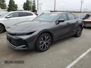 ✅ 2023 Toyota Crown XLE • VIN: JTDAAAAF7P3017249 • Лот: 76883254. Опубликован ранее на Copart с пробегом 7 388 миль. Бесплатный доступ к архиву аукционных продаж из США и подробный отчёт об истории автомобиля на DreamBid. Изображение 1.