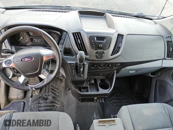 ✅ 2015 Ford Transit Cargo • VIN: 1FTYR2CM5FKA84249 • Lot: 43156985. Wystawiony na Copart z przebiegiem 118 843 mil. Bezpłatny archiwum sprzedaży aukcyjnych z USA i szczegółowy raport historii pojazdu na DreamBid. Zdjęcie 8.