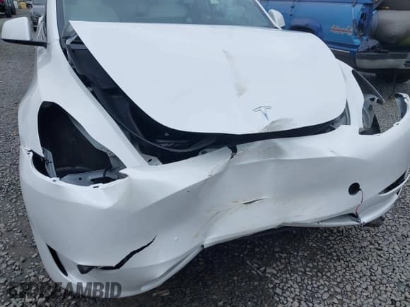 ✅ 2023 Tesla Model Y Long Range • VIN: 7SAYGAEEXPF647352 • Lot: 41955933. Listed on IAAI with Not provided. Free auction sales archive from the USA and detailed vehicle history report at DreamBid. Image 6.