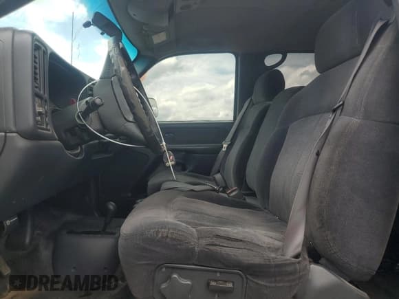 ✅ 2001 Chevrolet Silverado 2500HD LS • VIN: 1GCHK23U81F104273 • Lot: 55800415. Wystawiony na Copart z przebiegiem 215 292 mil. Bezpłatny archiwum sprzedaży aukcyjnych z USA i szczegółowy raport historii pojazdu na DreamBid. Zdjęcie 7.