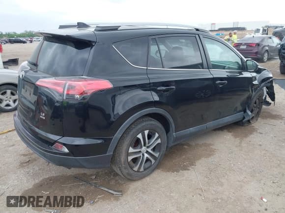 ✅ 2017 Toyota RAV4 LE • VIN: 2T3BFREV3HW629842 • Lot: 42134839. Wystawiony na IAAI z przebiegiem 90 062 mil. Bezpłatny archiwum sprzedaży aukcyjnych z USA i szczegółowy raport historii pojazdu na DreamBid. Zdjęcie 4.