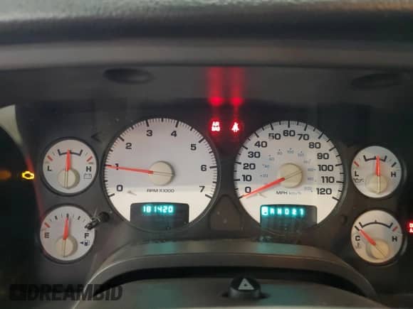 2002 Dodge 1500 z VIN 3D7HU18N42G211770, wystawiony jako Copart lot #82081375 z przebiegiem 181 420 mil mil oraz Czysty tytuł • Clean title. Historia ofert i sprzedaży dostępna na DreamBid. Obrazek 9.