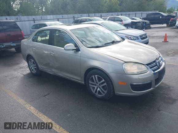 ✅ 2005 Volkswagen Jetta 2.5L • VIN: 3VWSF71K25M621161 • Лот: 42264314. Опубликован ранее на IAAI с пробегом 147 335 миль. Бесплатный доступ к архиву аукционных продаж из США и подробный отчёт об истории автомобиля на DreamBid. Изображение 1.