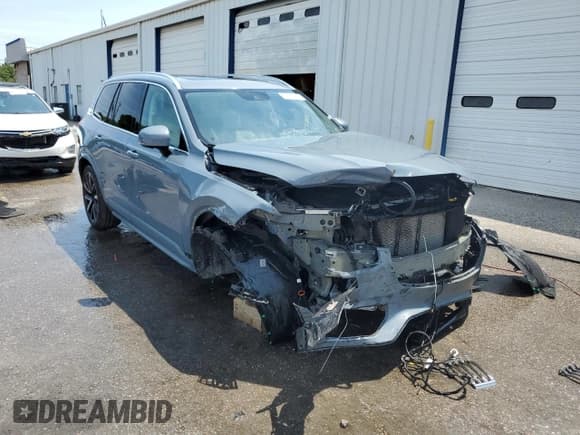 ✅ 2022 Volvo XC90 Momentum • VIN: YV4A221K7N1809021 • Лот: 68888215. Опубликован ранее на Copart с пробегом 57 804 миль. Бесплатный доступ к архиву аукционных продаж из США и подробный отчёт об истории автомобиля на DreamBid. Изображение 4.