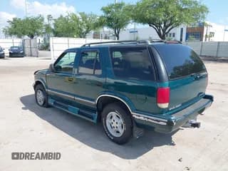 ✅ 1996 Chevrolet Blazer • VIN: 1GNDT13W0T2182667 • Lot: 41931834. Wystawiony na IAAI z przebiegiem 94 005 mil. Bezpłatny archiwum sprzedaży aukcyjnych z USA i szczegółowy raport historii pojazdu na DreamBid. Zdjęcie 3.