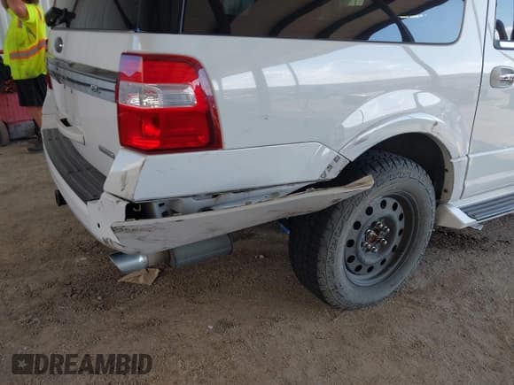 ✅ 2016 Ford Expedition Max Limited • VIN: 1FMJK1KT2GEF49798 • Lot: 43369858. Wystawiony na IAAI z przebiegiem 165 651 mil. Bezpłatny archiwum sprzedaży aukcyjnych z USA i szczegółowy raport historii pojazdu na DreamBid. Zdjęcie 6.