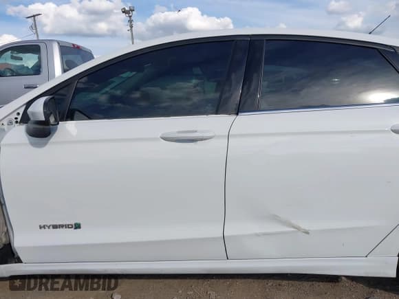 ✅ 2017 Ford Fusion Hybrid SE • VIN: 3FA6P0LU3HR384720 • Lot: 43434195. Wystawiony na IAAI z przebiegiem 151 397 mil. Bezpłatny archiwum sprzedaży aukcyjnych z USA i szczegółowy raport historii pojazdu na DreamBid. Zdjęcie 18.