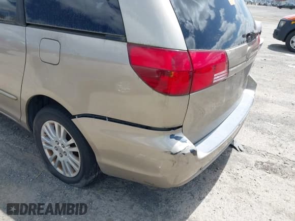 ✅ 2004 Toyota Sienna LE • VIN: 5TDBA23C94S001142 • Lot: 42668705. Wystawiony na IAAI z przebiegiem 354 834 mil. Bezpłatny archiwum sprzedaży aukcyjnych z USA i szczegółowy raport historii pojazdu na DreamBid. Zdjęcie 6.