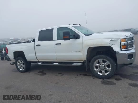 ✅ 2015 Chevrolet Silverado 2500HD LT • VIN: 1GC1KVE84FF170975 • Lot: 43166213. Listed on IAAI with 197,747 mi. Free auction sales archive from the USA and detailed vehicle history report at DreamBid. Image 13.