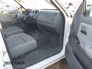 ✅ 2006 Dodge Dakota ST • VIN: 1D7HW28N46S510786 • Lot: 43624703. Wystawiony na IAAI z przebiegiem 117 617 mil. Bezpłatny archiwum sprzedaży aukcyjnych z USA i szczegółowy raport historii pojazdu na DreamBid. Zdjęcie 5.